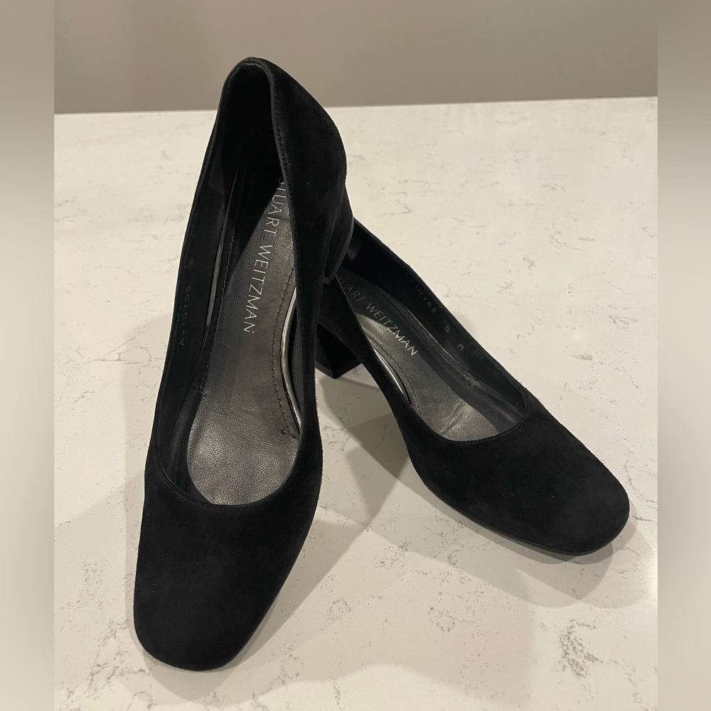 STUART WEITZMAN SUEDE PUMP